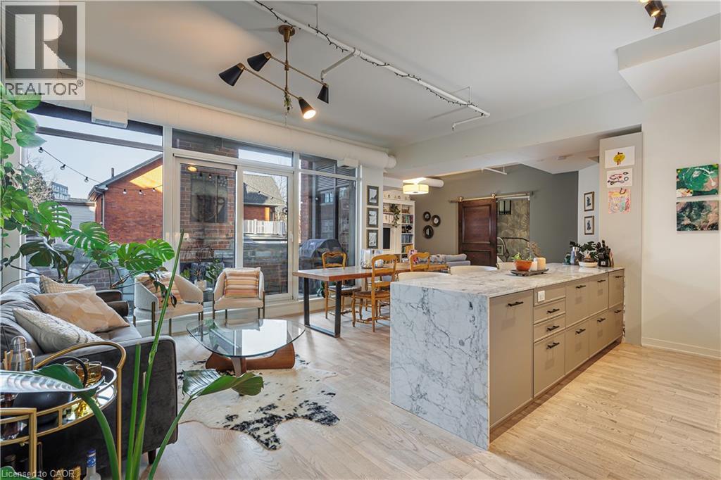 152 Annette Street Unit# 208 Photo de la propriété 1