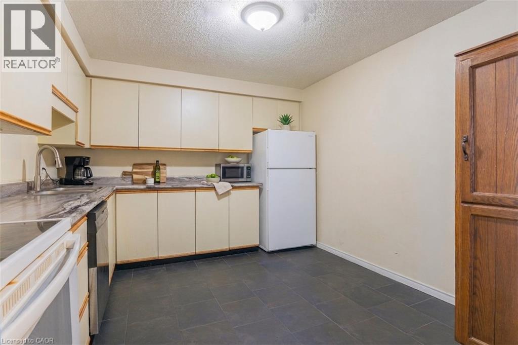 55 Green Valley Drive Unit# 708 Property Photo 5