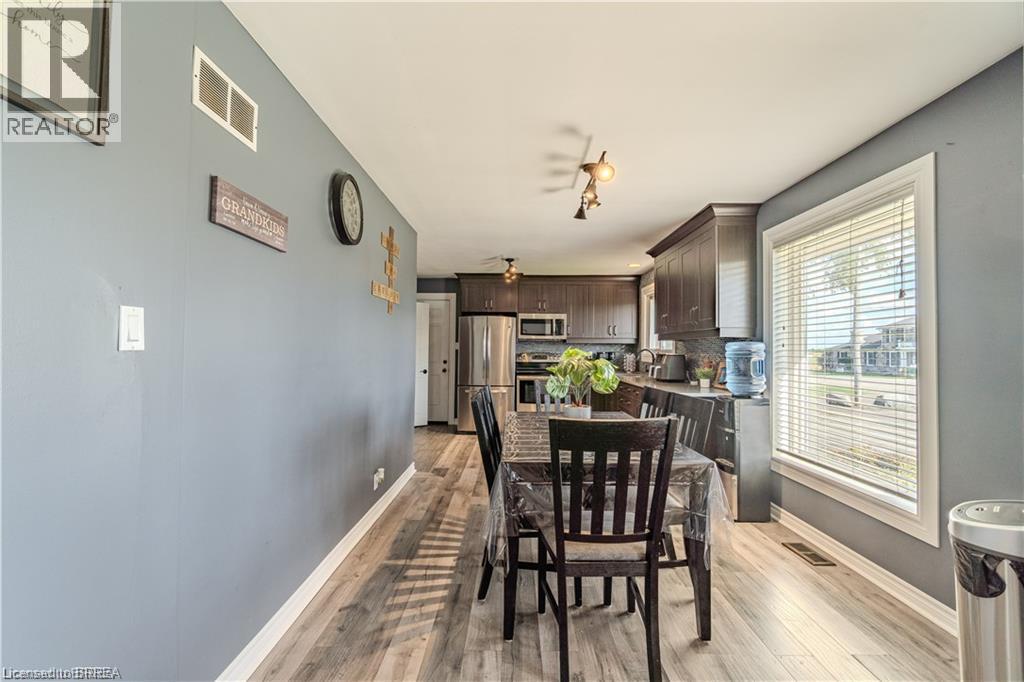 591 Governors Road E Property Photo 6