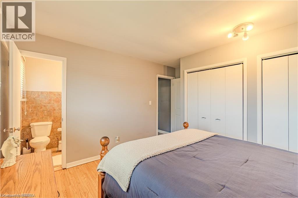 591 Governors Road E Property Photo 10