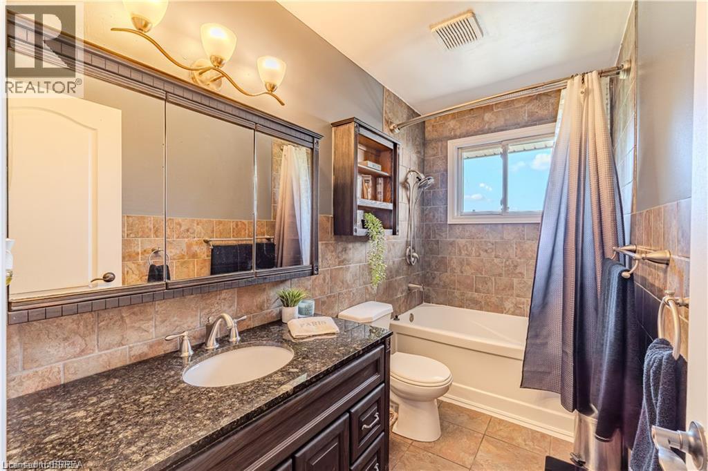 591 Governors Road E Property Photo 15