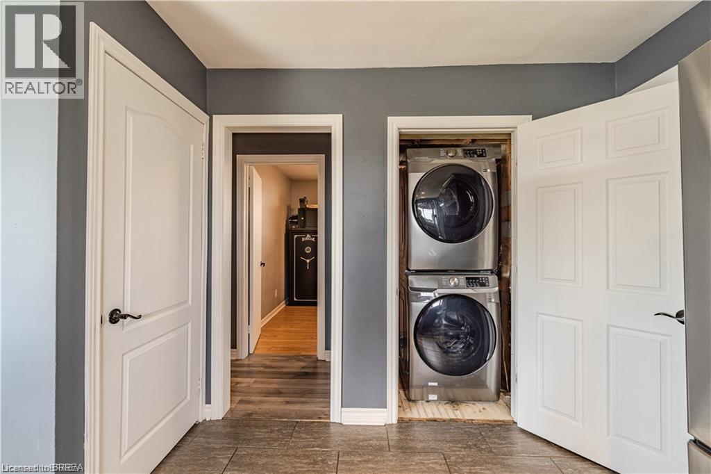 591 Governors Road E Property Photo 16
