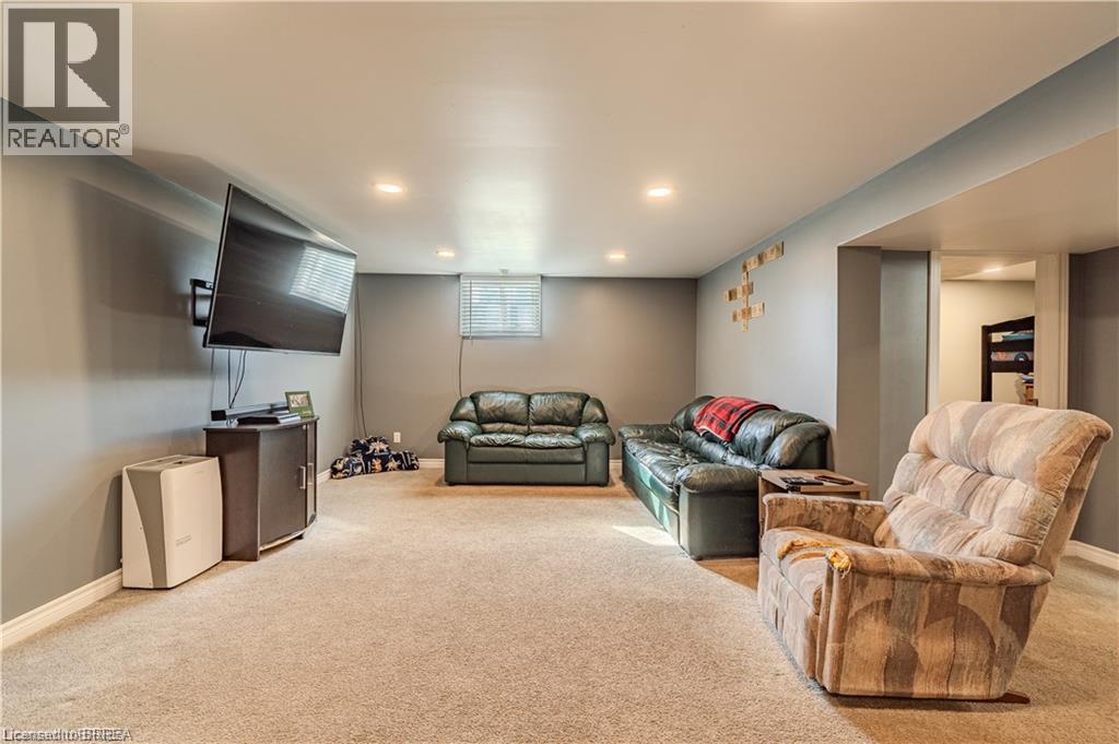 591 Governors Road E Property Photo 18
