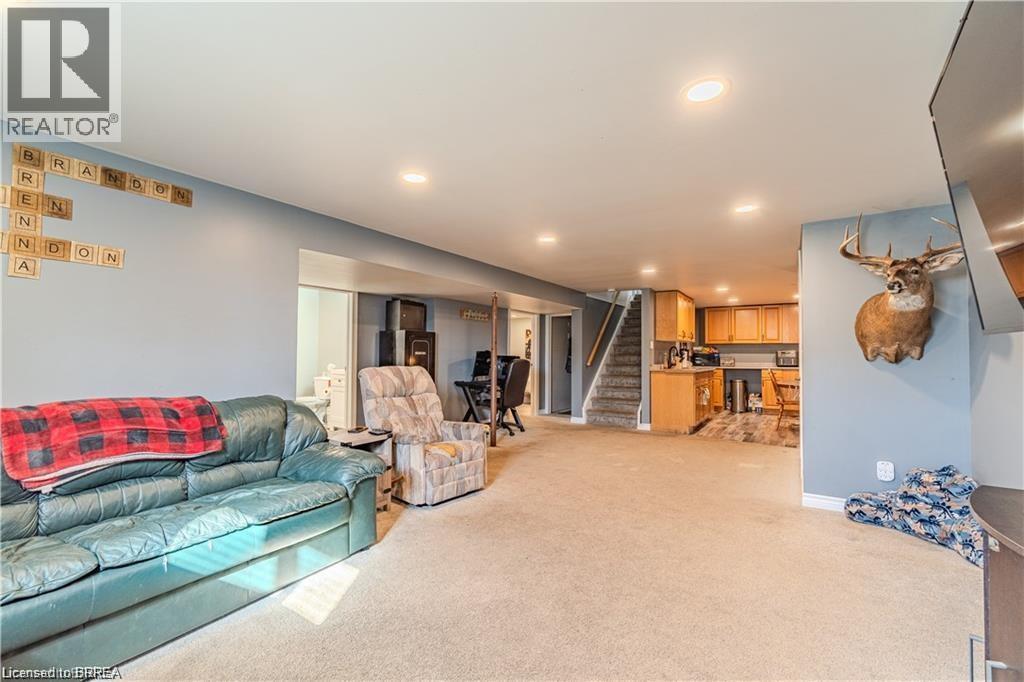 591 Governors Road E Property Photo 20