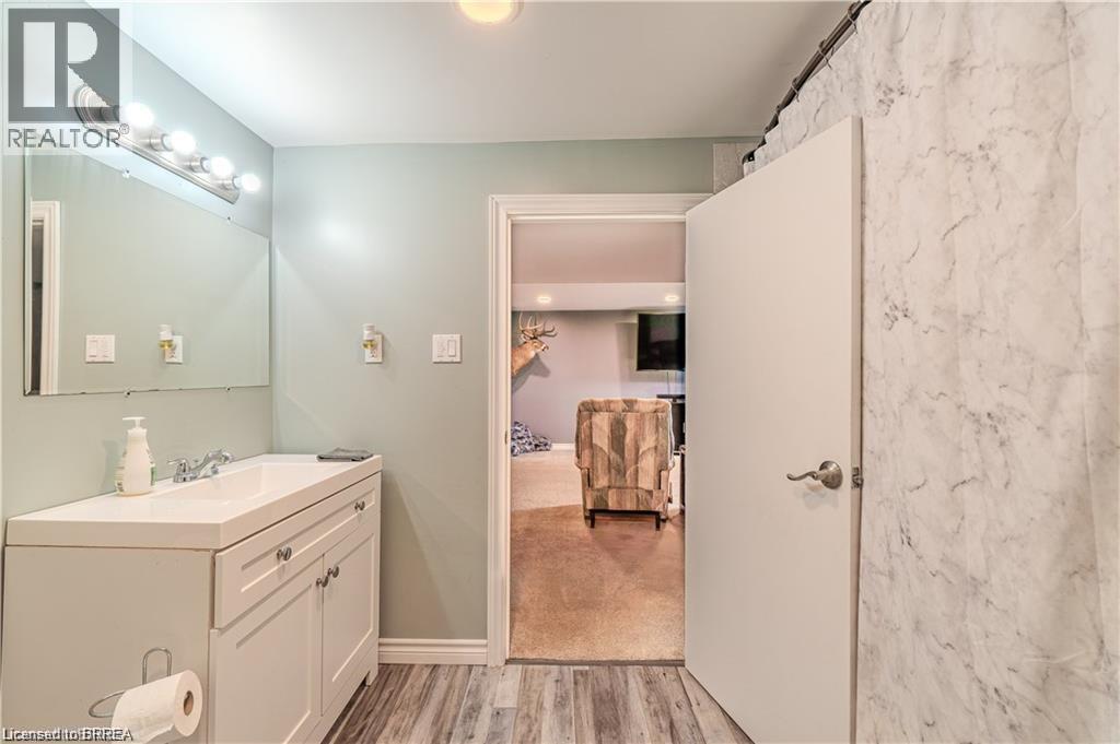 591 Governors Road E Property Photo 37