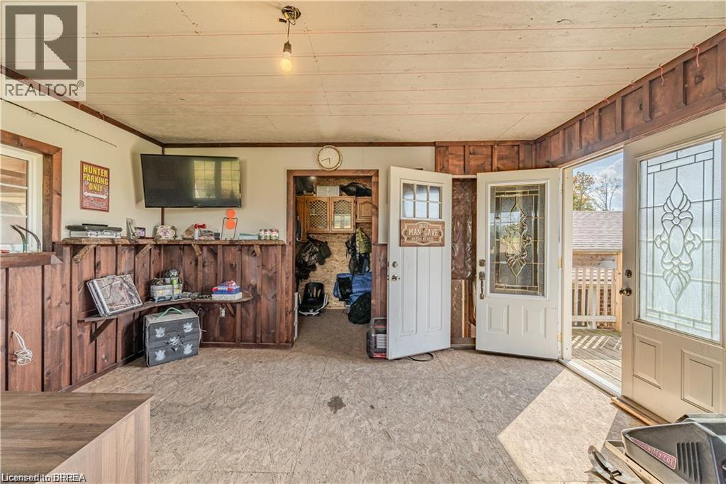 591 Governors Road E Property Photo 38
