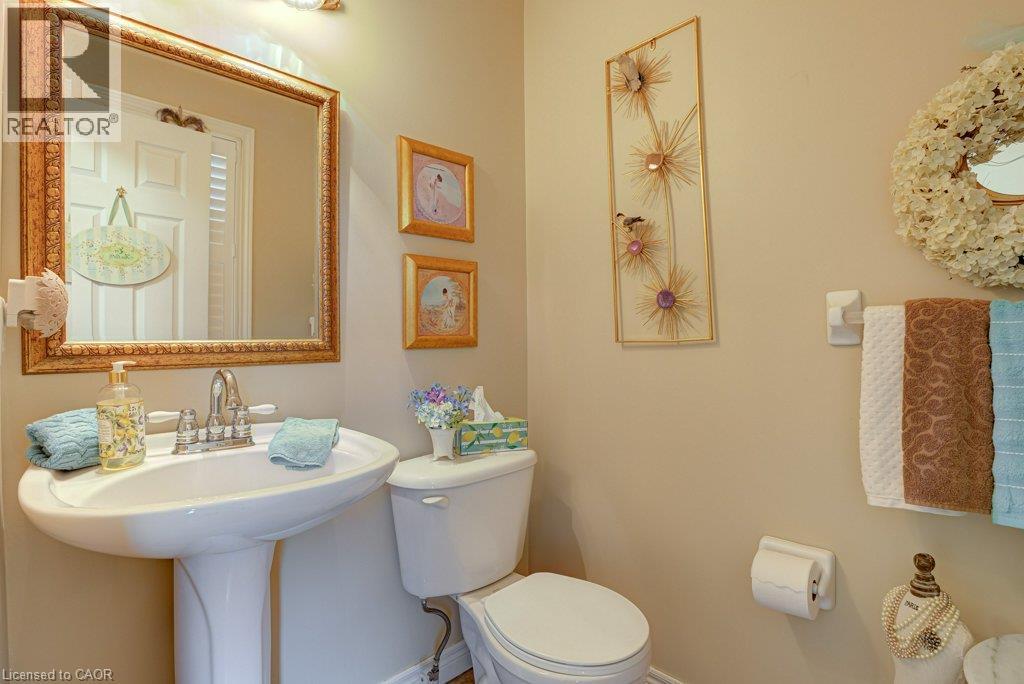 460 Lausanne Crescent Property Photo 6