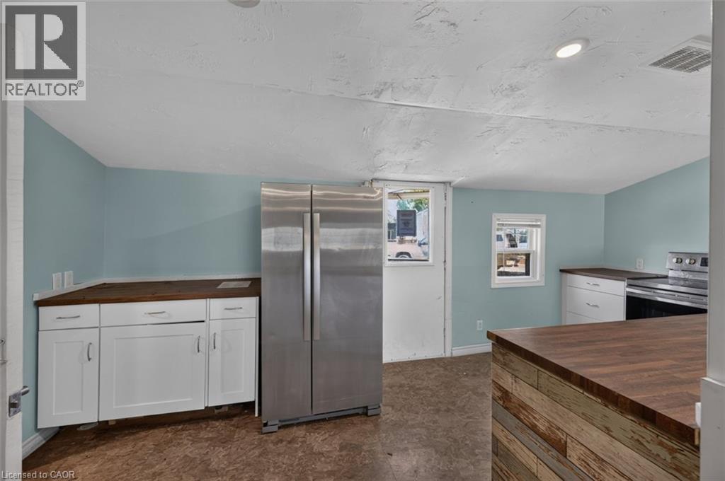 1048 Lakeshore Road Property Photo 8