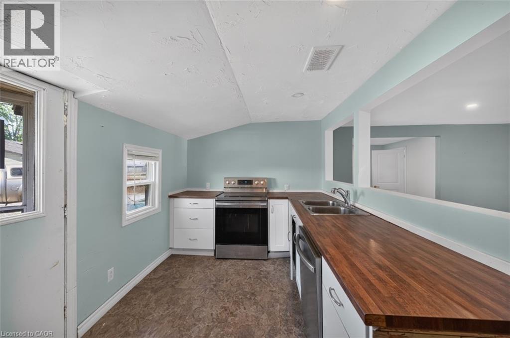 1048 Lakeshore Road Property Photo 9
