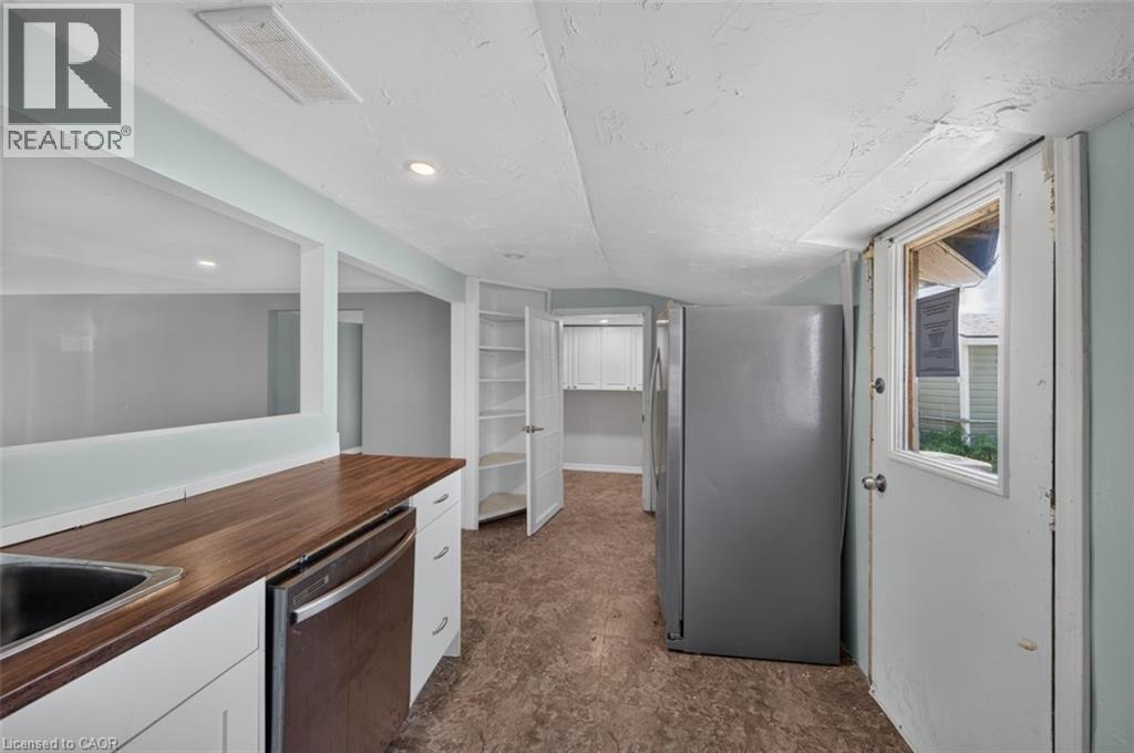 1048 Lakeshore Road Property Photo 10