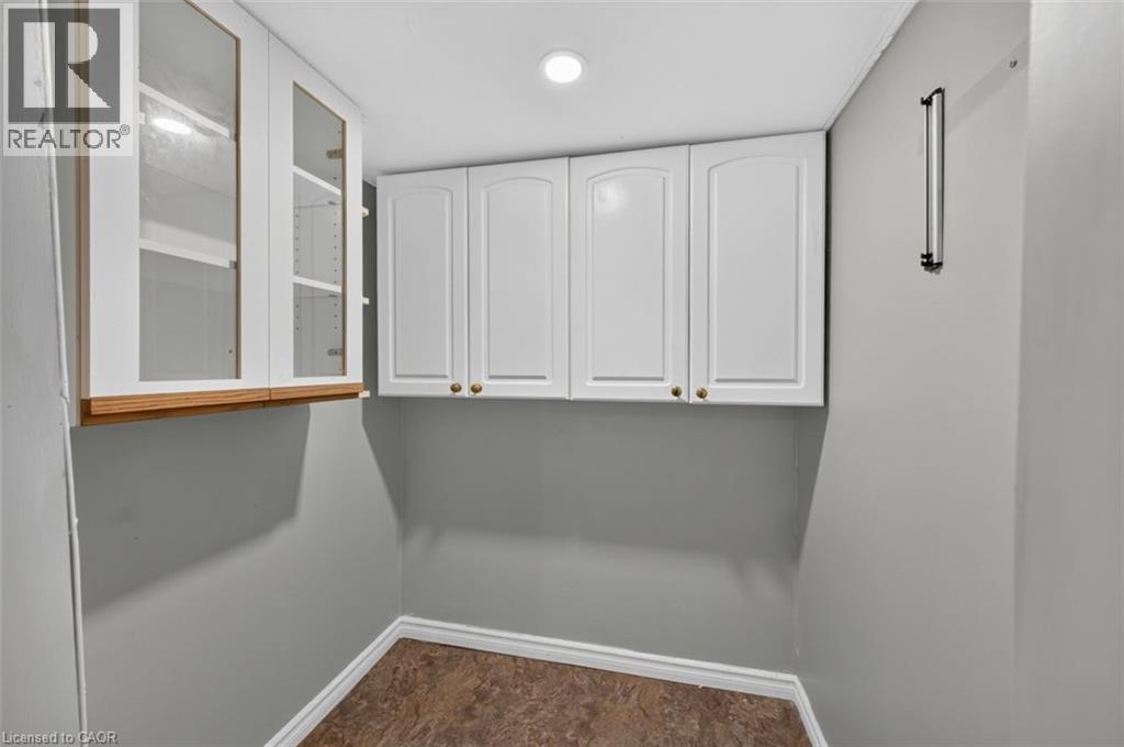 1048 Lakeshore Road Property Photo 11
