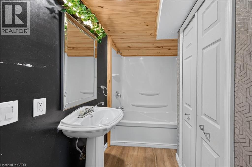 1048 Lakeshore Road Property Photo 19