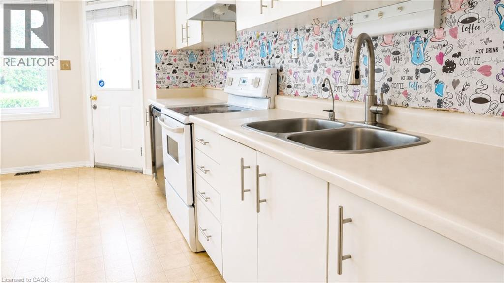 10 Holborn Court Unit# 38 Property Photo 18