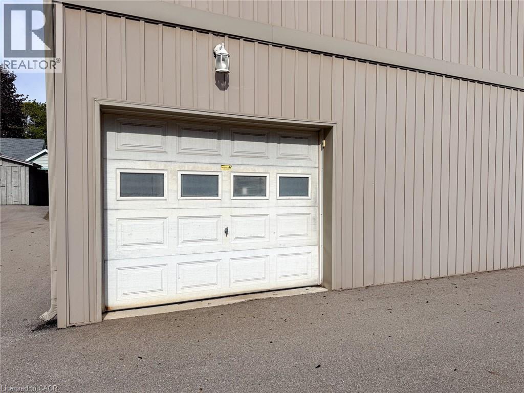 316 Queensway W Property Photo 31