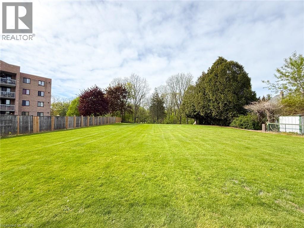 316 Queensway W Property Photo 39