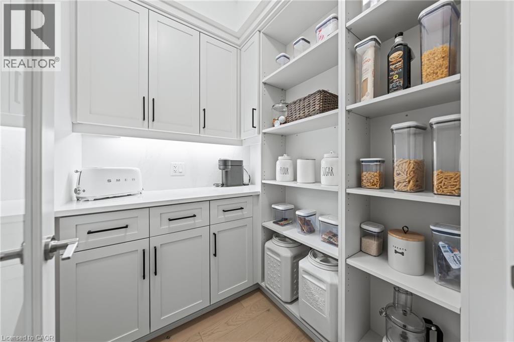 71 Wyndham Street S Unit# 601 Property Photo 8