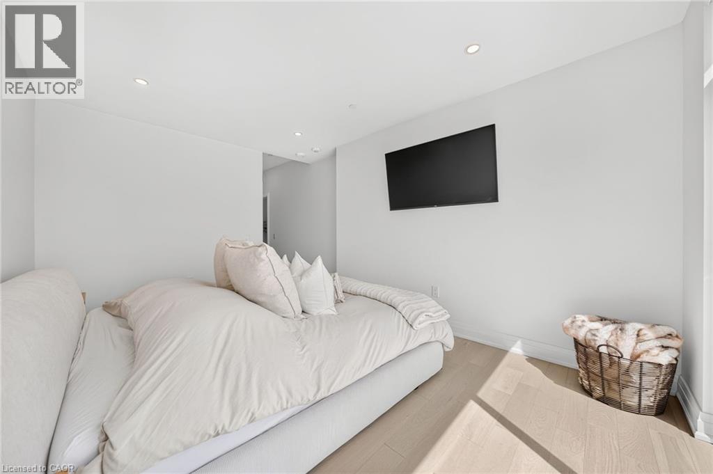 71 Wyndham Street S Unit# 601 Property Photo 15