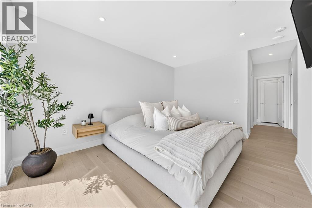 71 Wyndham Street S Unit# 601 Property Photo 16