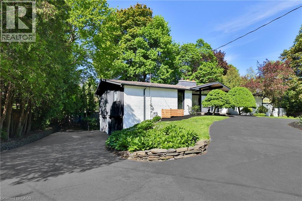 625 Sir Richards Road Property Photo 3
