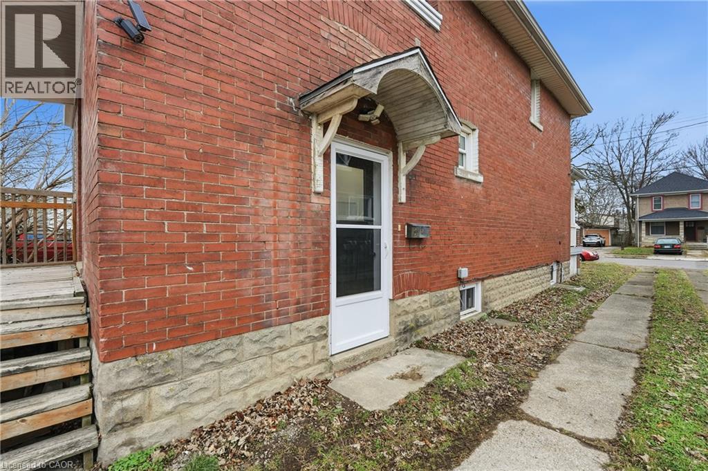 27 Albert Street Unit# Upper Property Photo 2