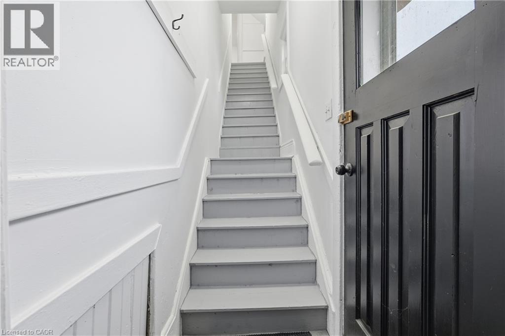 27 Albert Street Unit# Upper Property Photo 3