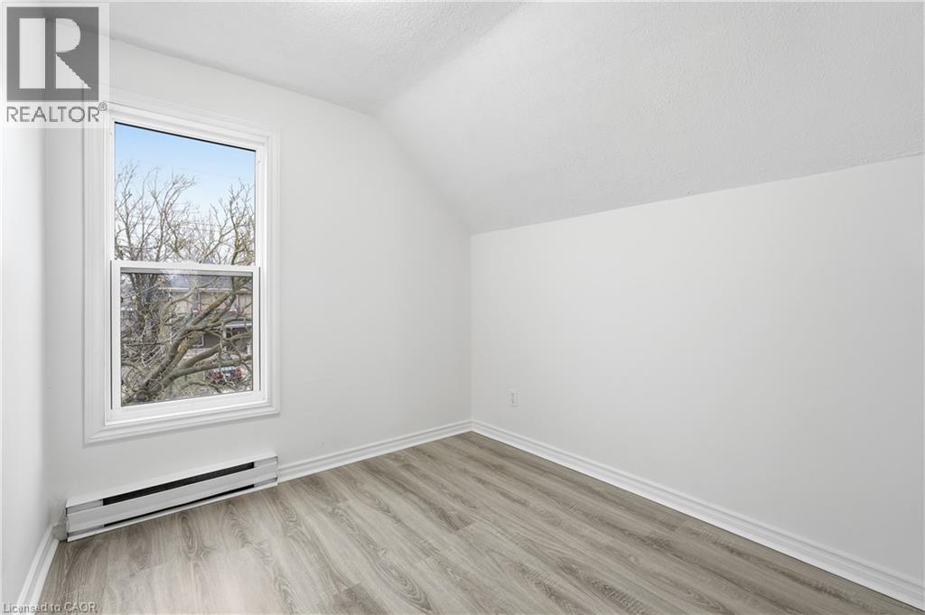 27 Albert Street Unit# Upper Property Photo 4