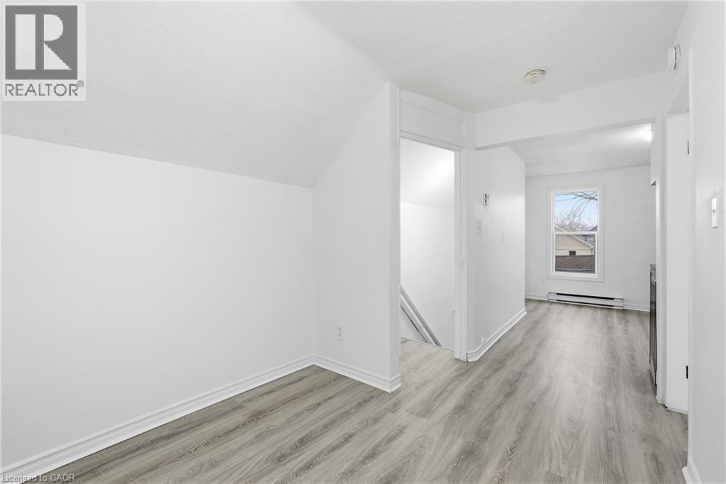 27 Albert Street Unit# Upper Property Photo 5