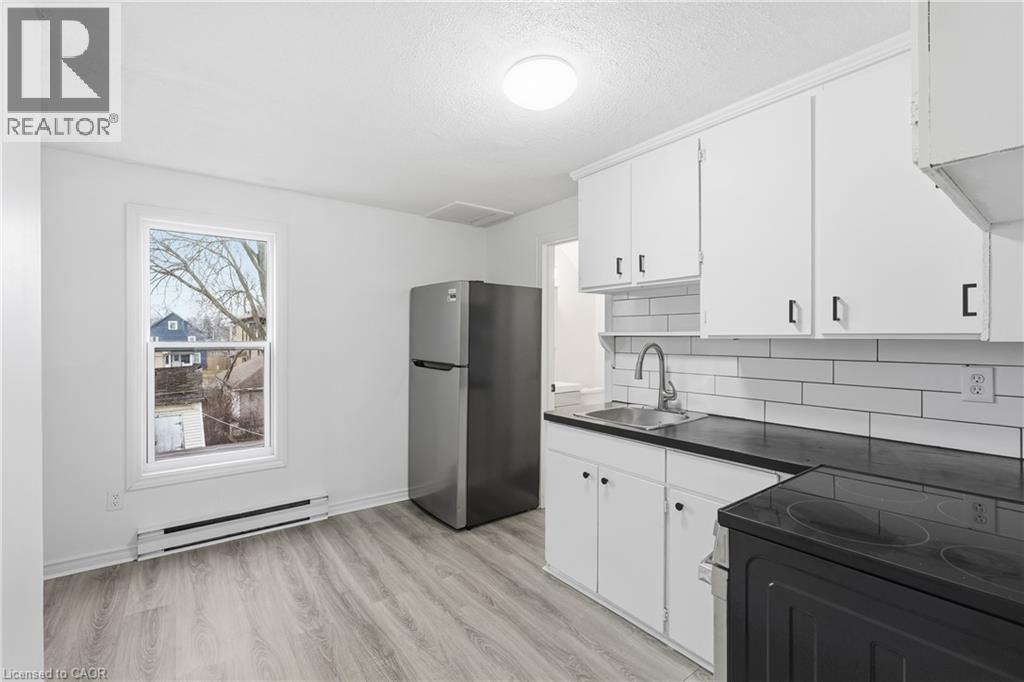 27 Albert Street Unit# Upper Property Photo 7