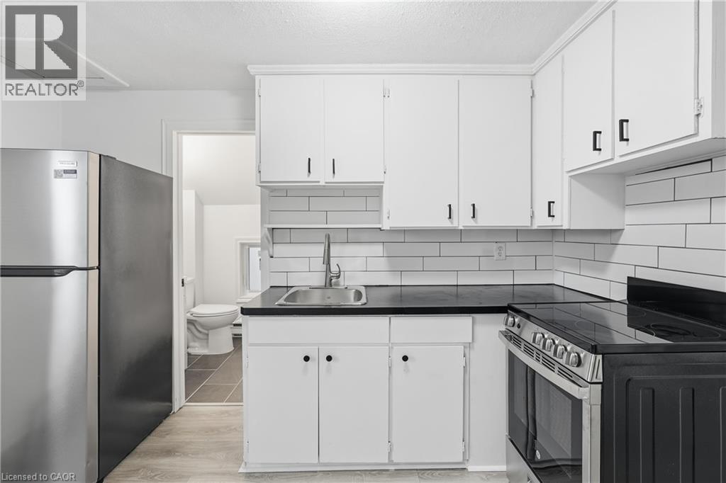 27 Albert Street Unit# Upper Property Photo 8