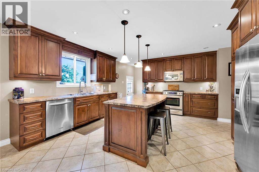 757 4th Line Property Photo 3