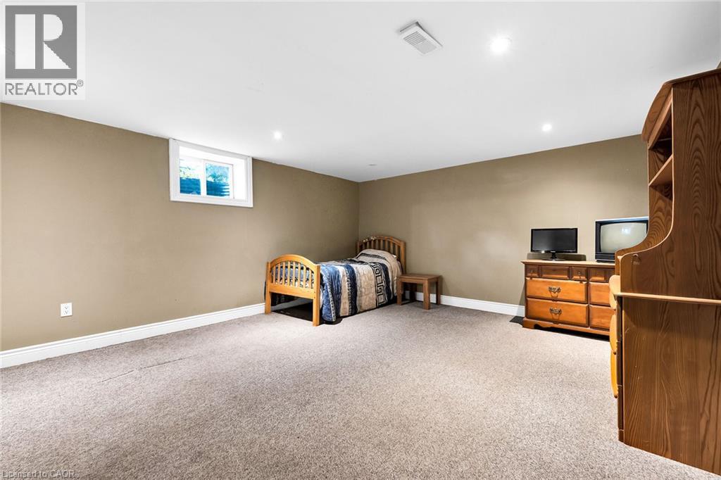 757 4th Line Property Photo 13