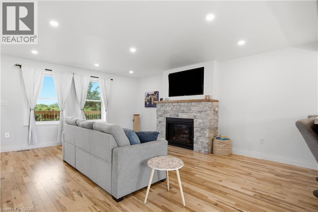 1238 Snyder's Road E Property Photo 24