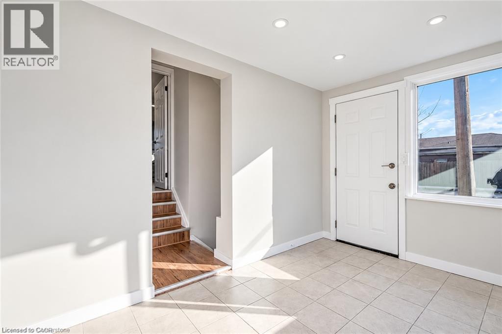 204 Glow Avenue Unit# Lower Property Photo 3