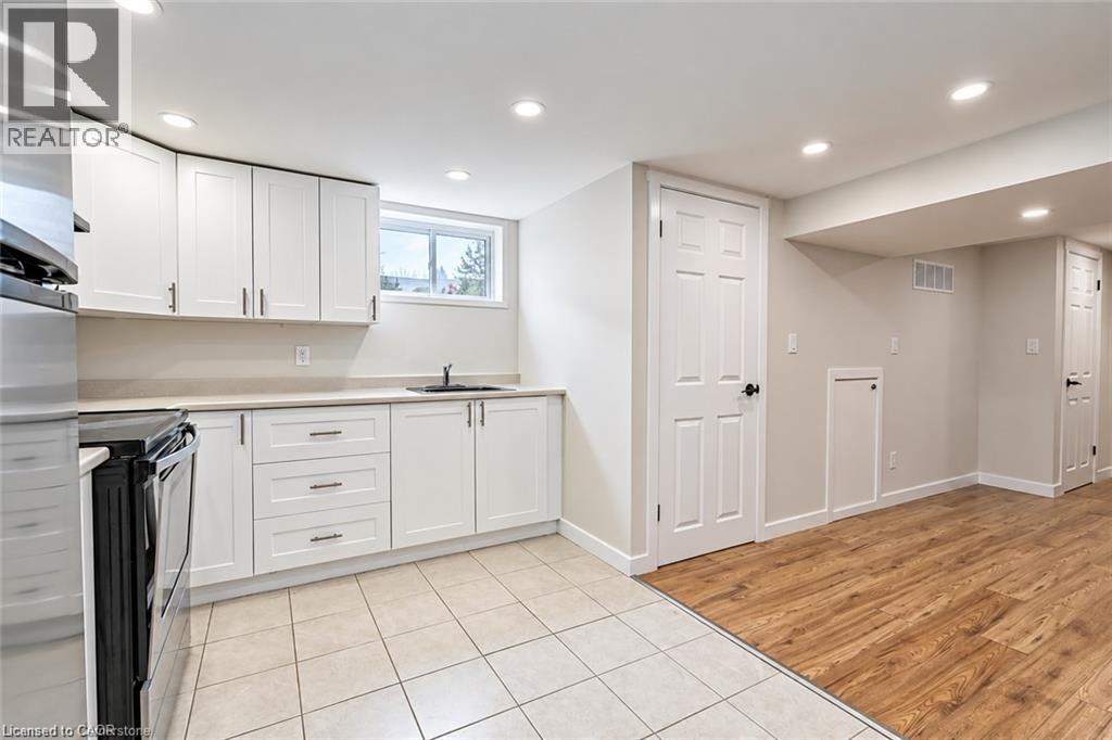 204 Glow Avenue Unit# Lower Property Photo 8
