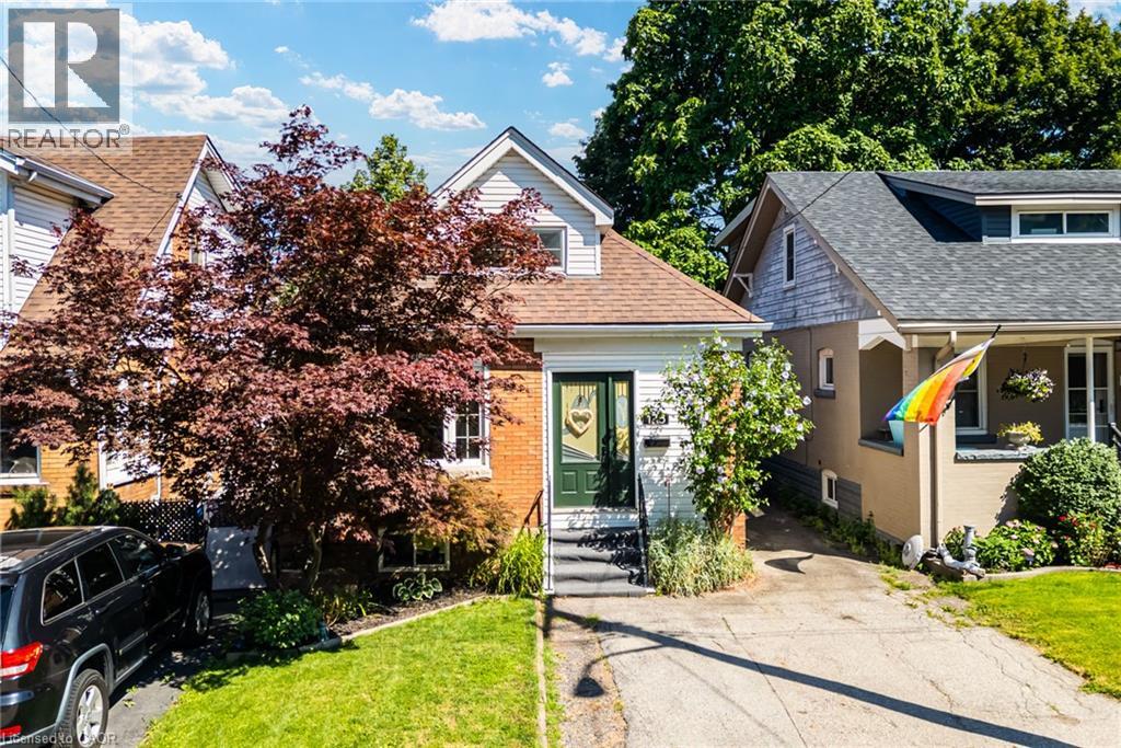 175 ROSSLYN Avenue S Property Photo 1