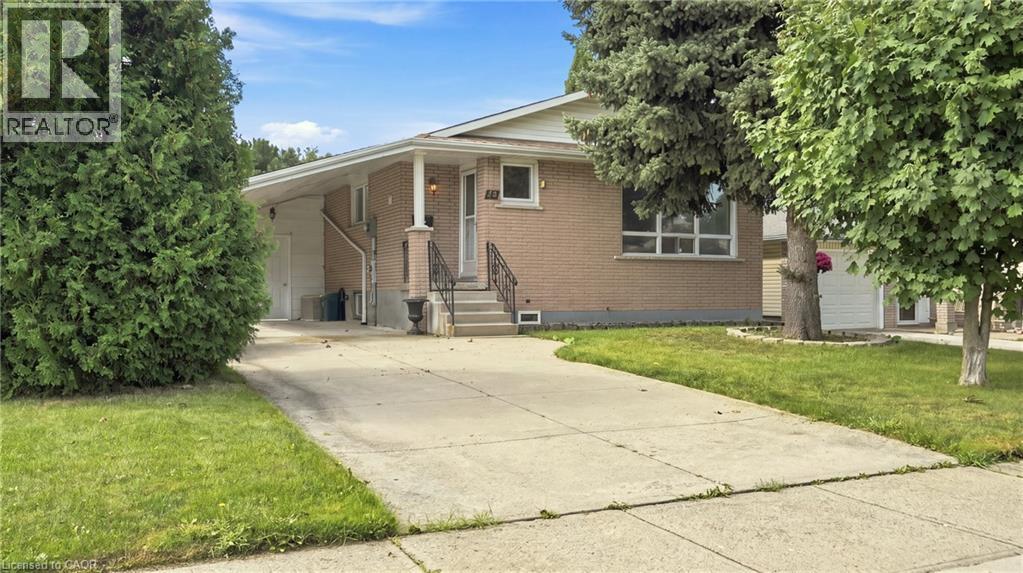 18 GLEN CASTLE Drive Property Photo 1