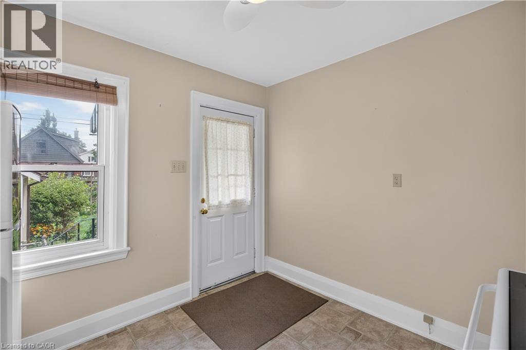 30 Barons Avenue N Property Photo 19