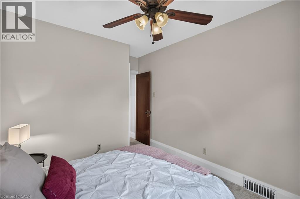30 Barons Avenue N Property Photo 29
