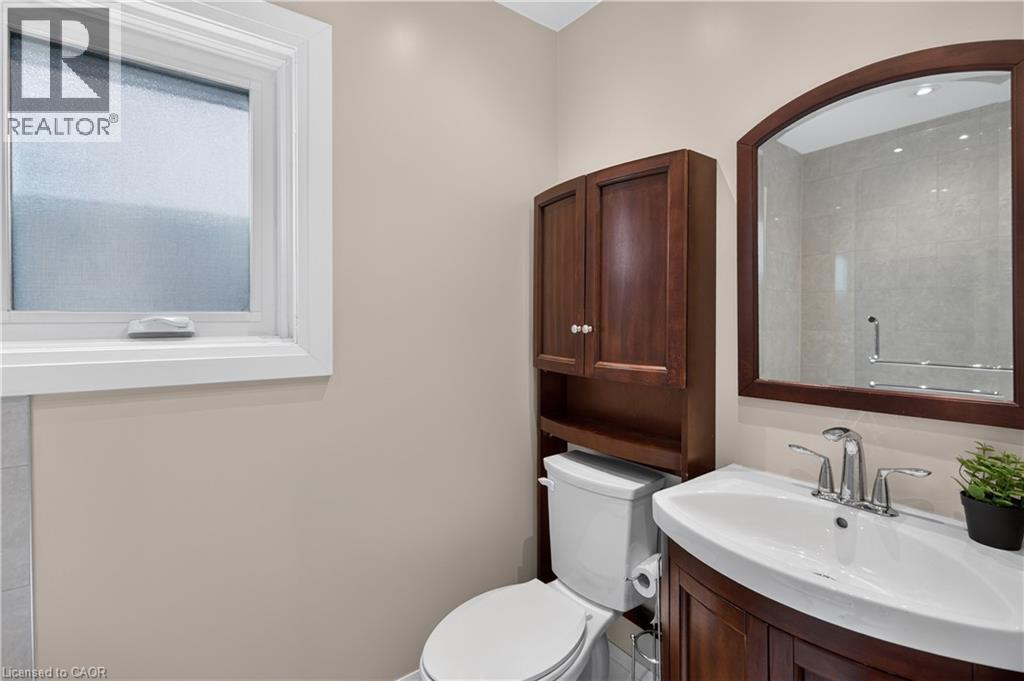 30 Barons Avenue N Property Photo 31