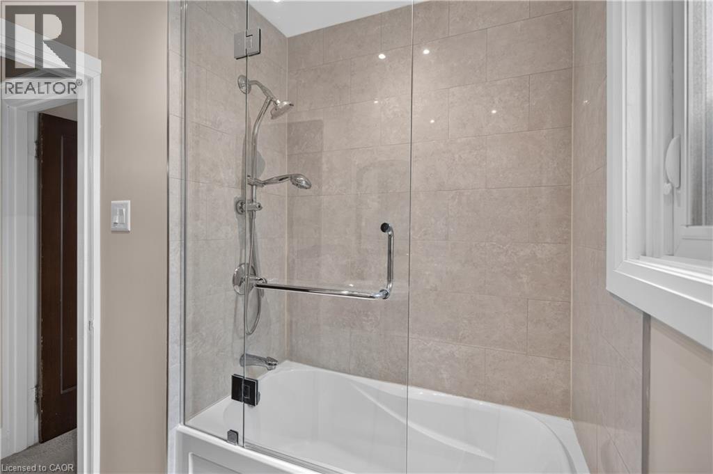 30 Barons Avenue N Property Photo 32