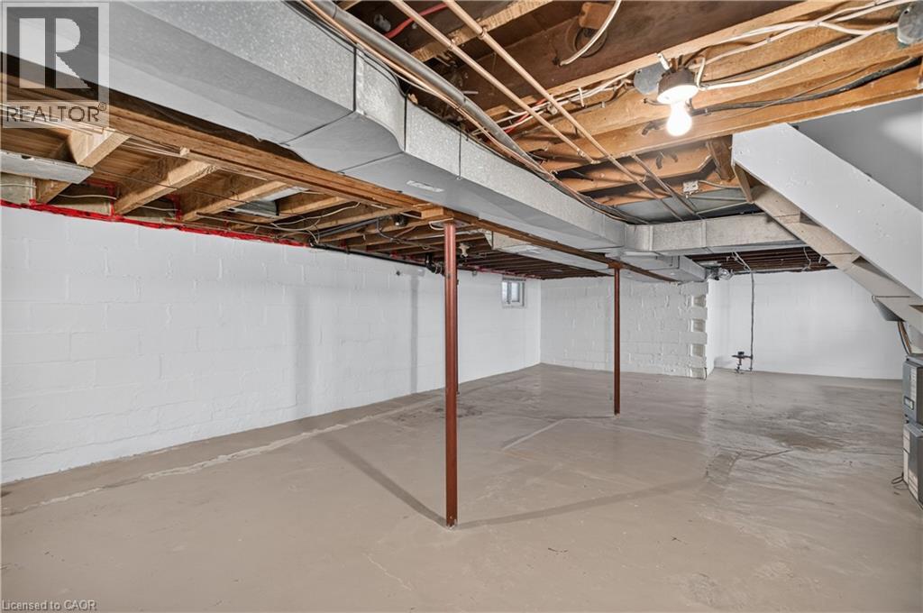 30 Barons Avenue N Property Photo 33