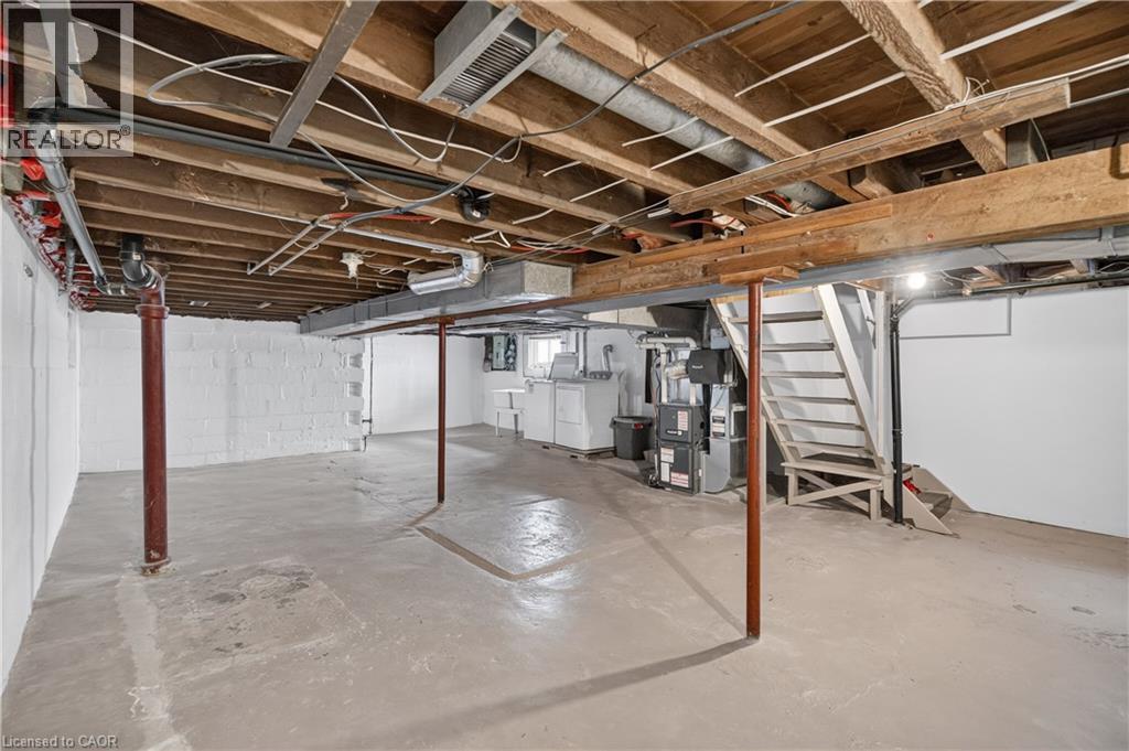 30 Barons Avenue N Property Photo 34