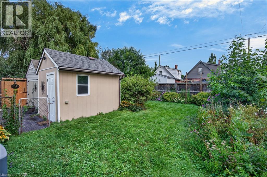 30 Barons Avenue N Property Photo 41