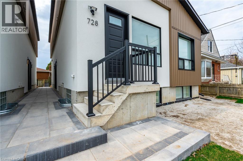 728 Eleventh Avenue Unit# B Photo de la propriété 1