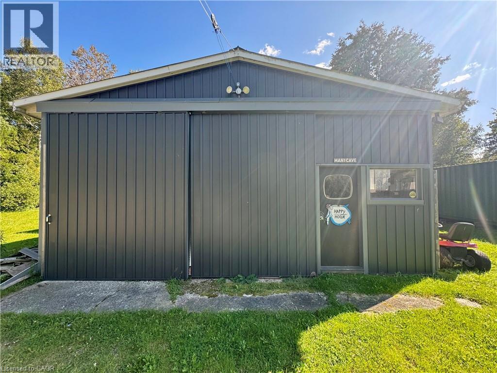6587 Ellis Road E Property Photo 6