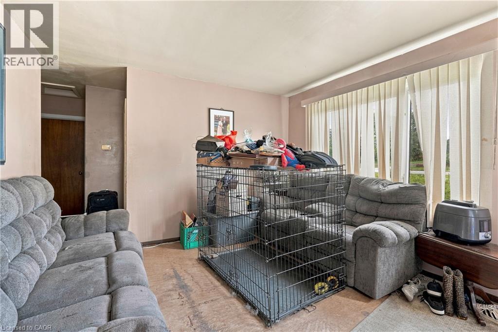 663 Ridge Road W Property Photo 3
