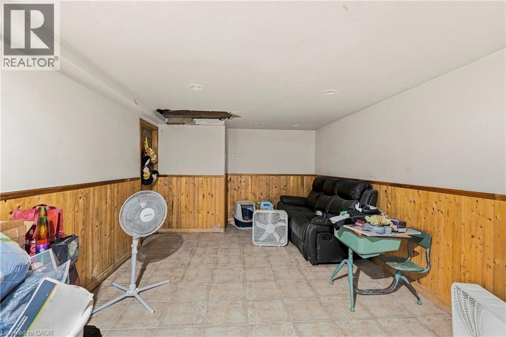 663 Ridge Road W Property Photo 9