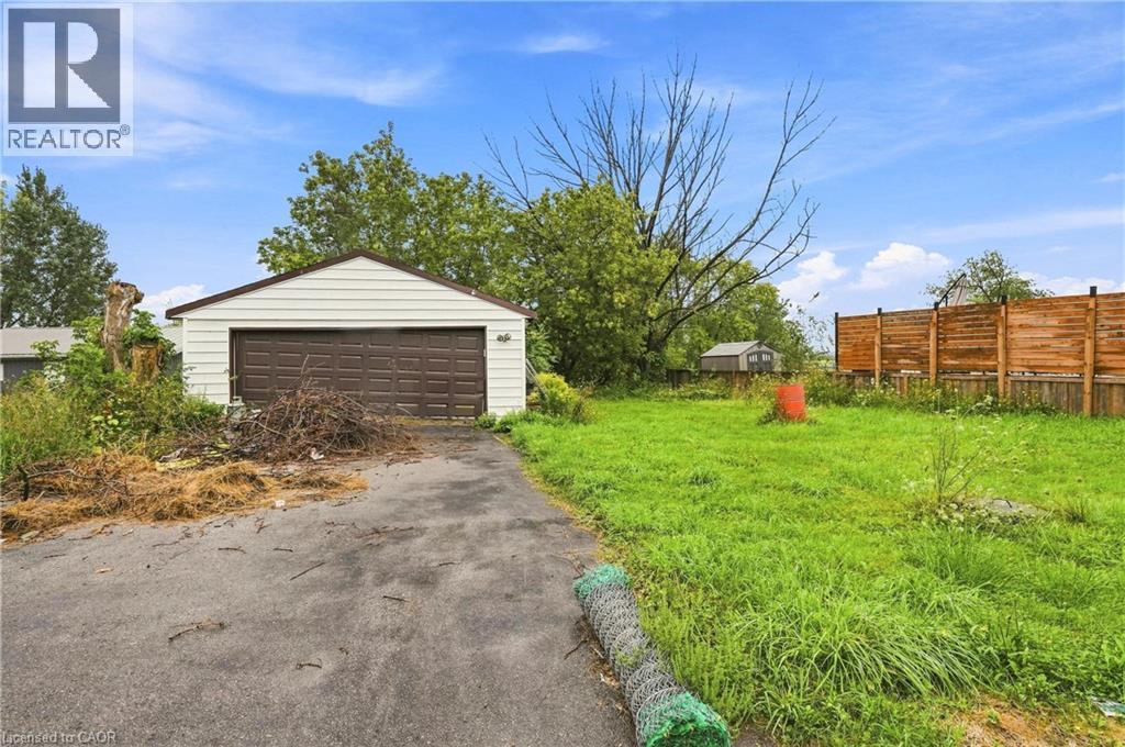 663 Ridge Road W Property Photo 10