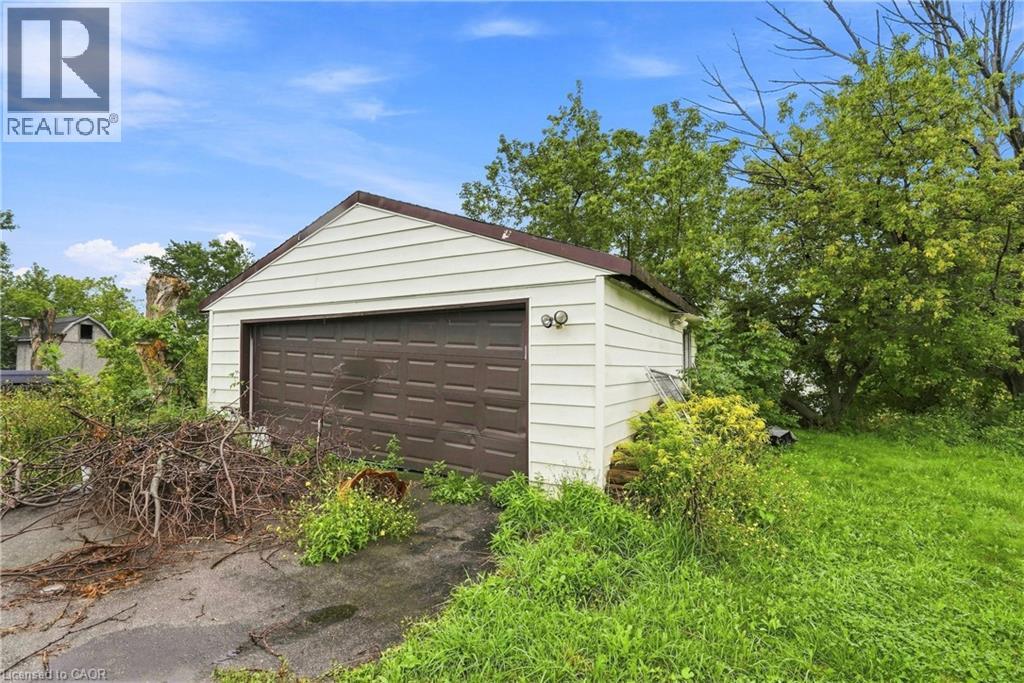 663 Ridge Road W Property Photo 12
