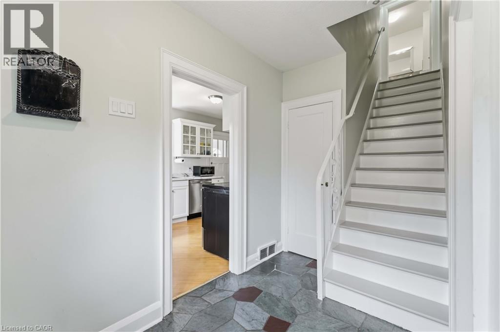 1537 Gregory Road Property Photo 8